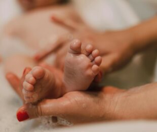 Conseils pour le bain de bébé - le blog Kaloo