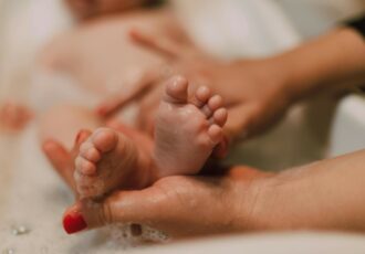 Conseils pour le bain de bébé - le blog Kaloo