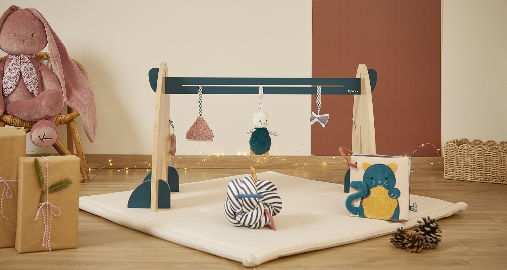 Cadeau Noël Bébé : jouet d'éveil en tissu Kaloo